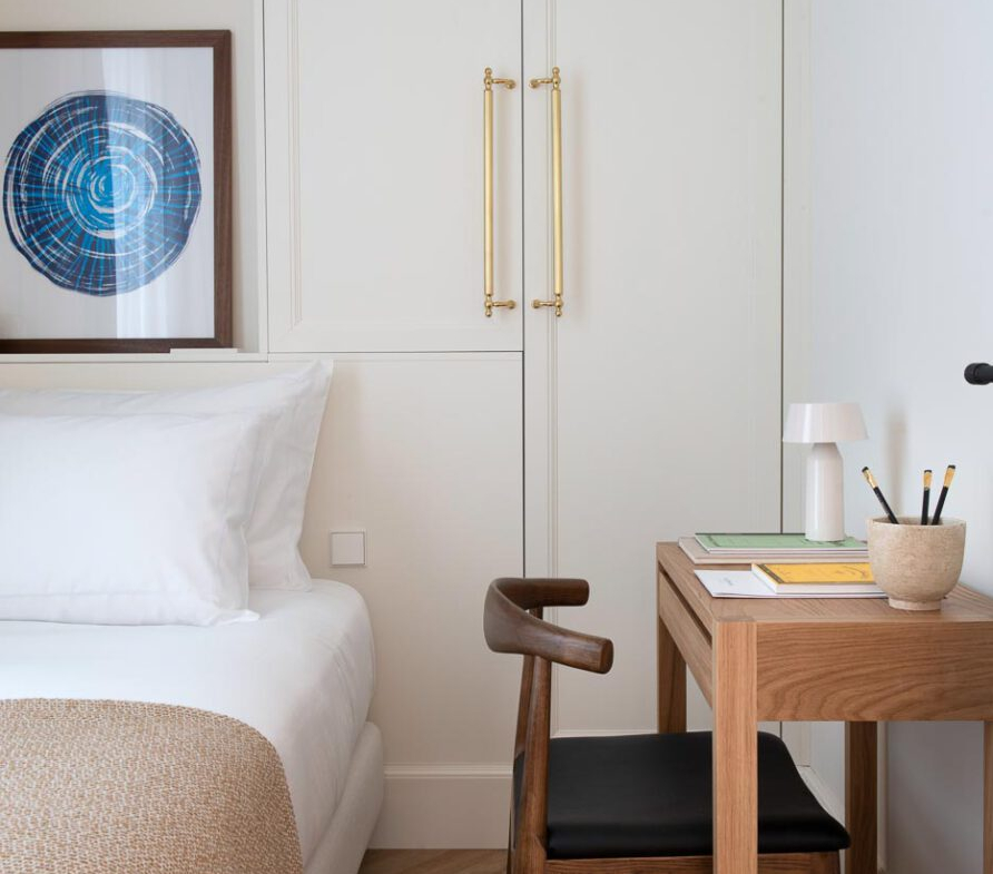 892