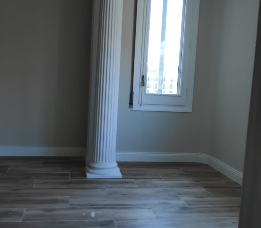 900