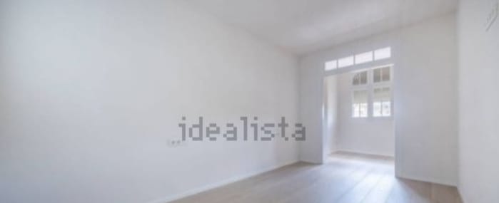 699